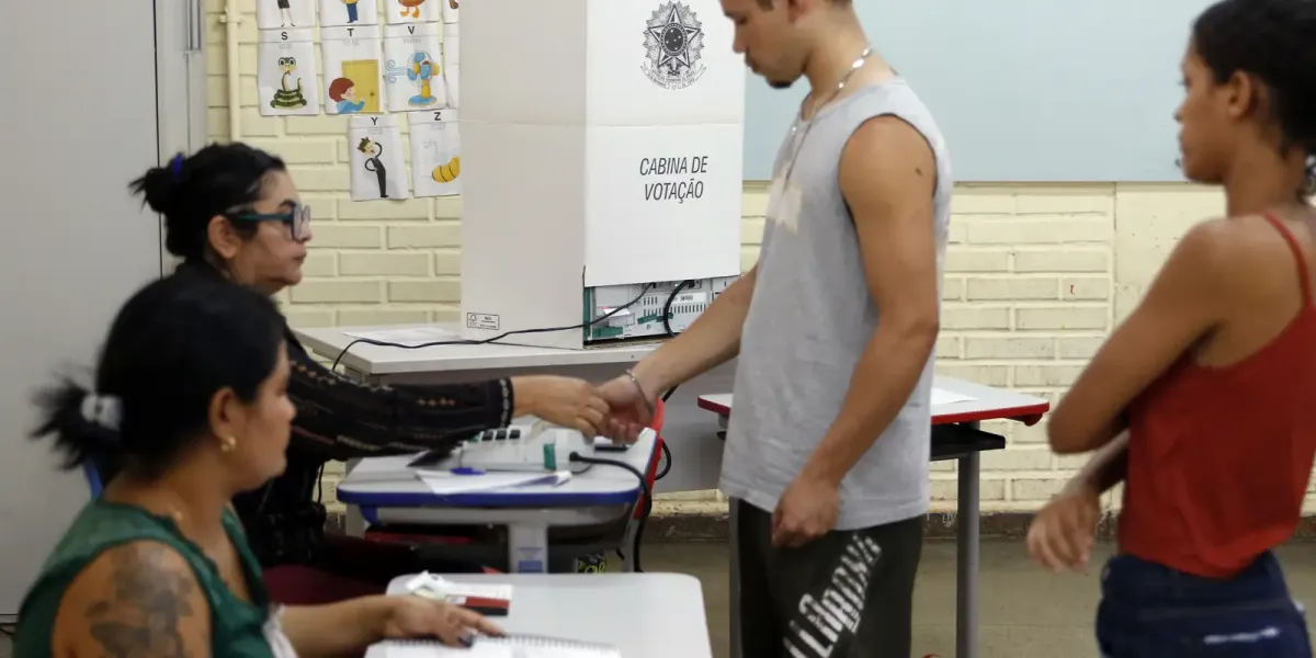 Envelhecimento populacional reduz eleitorado jovem no Brasil em 22%
