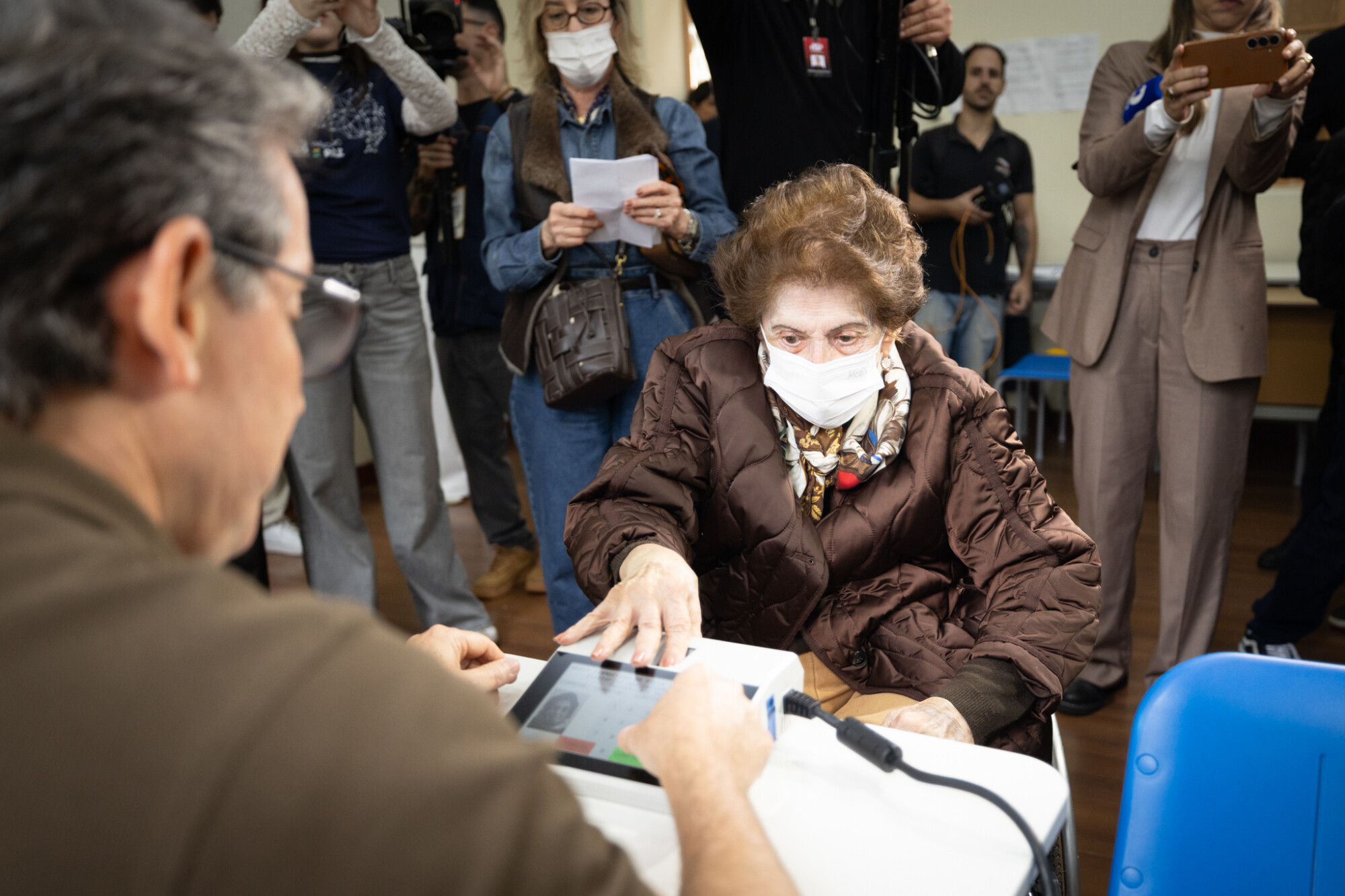 Eleitora de 103 anos comparece às urnas e exemplifica participação facultativa em SC