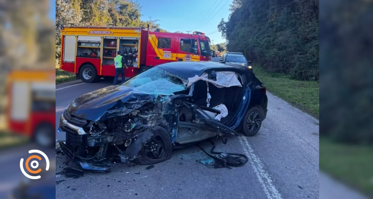 Colisão entre carro e caminhão deixa três pessoas feridas na BR-280, em Mafra