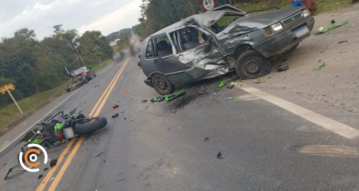 Acidente na PR-364 entre carro e moto deixa sete feridos em Rebouças