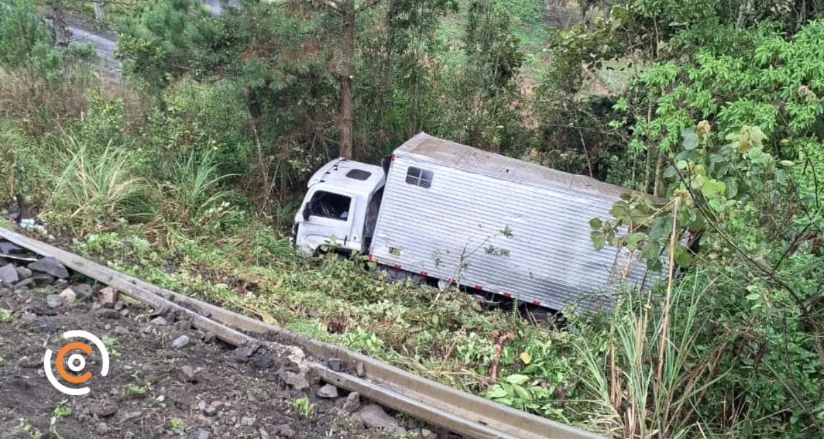 Chuva e pista molhada causam trânsito lento na Serra de Corupá e acidente na BR-280