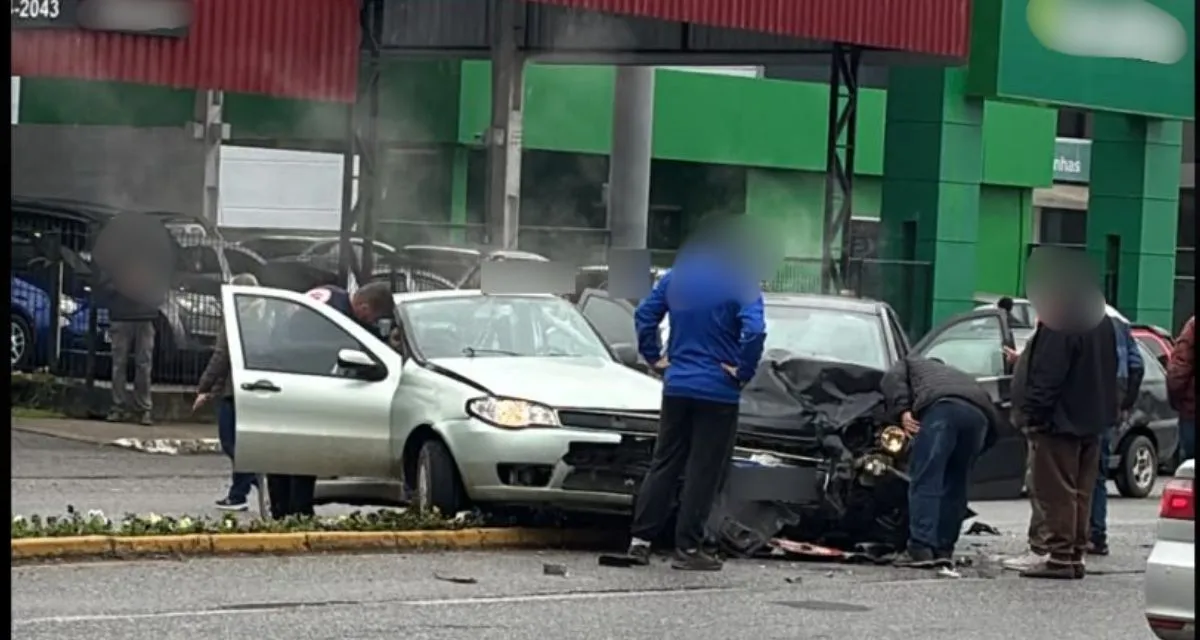 Colisão entre dois veículos deixa feridos leves em avenida de Canoinhas