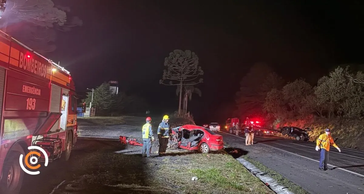 Colisão frontal na BR-280 deixa duas vítimas presas às ferragens entre Três Barras e Canoinhas