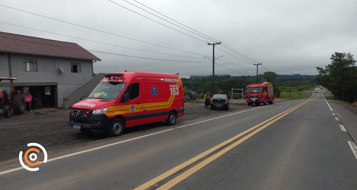 Acidente entre dois carros deixa idoso ferido na BR-280 em Canoinhas