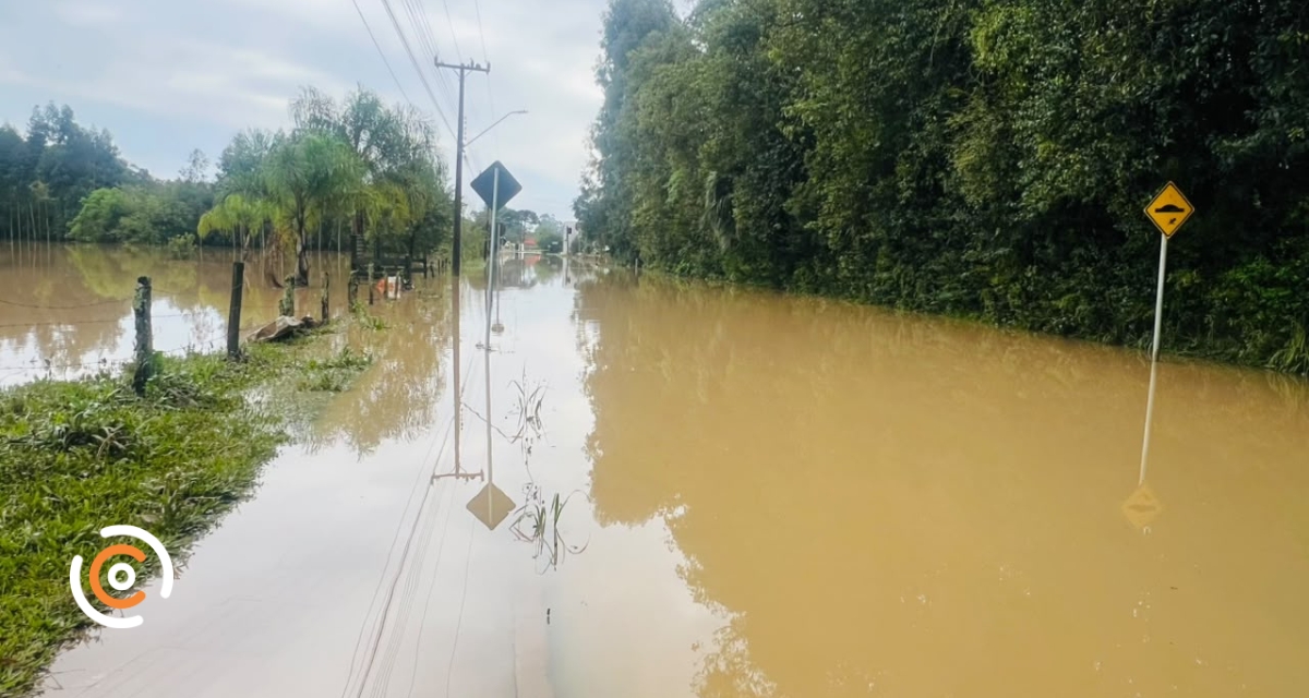 Chuvas intensas elevam o nível do Rio Canoinhas e município decreta situação de emergência