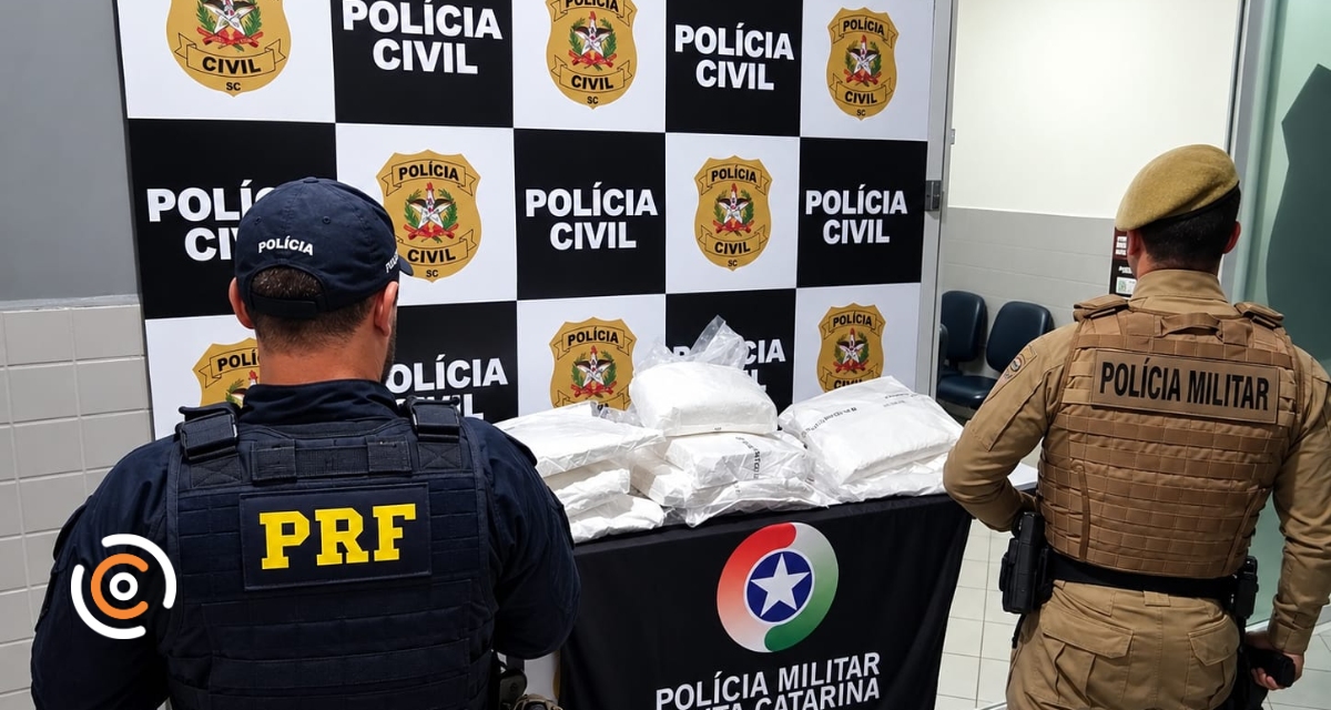 2 PM apreende cerca de 53 kg de coca&iacute;na durante abordagem em Papanduva.jpg