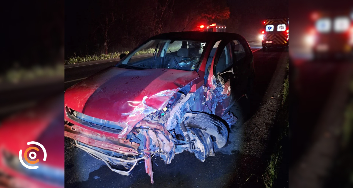 Colisão entre carro e caminhão é registrada na BR-280 em Três Barras