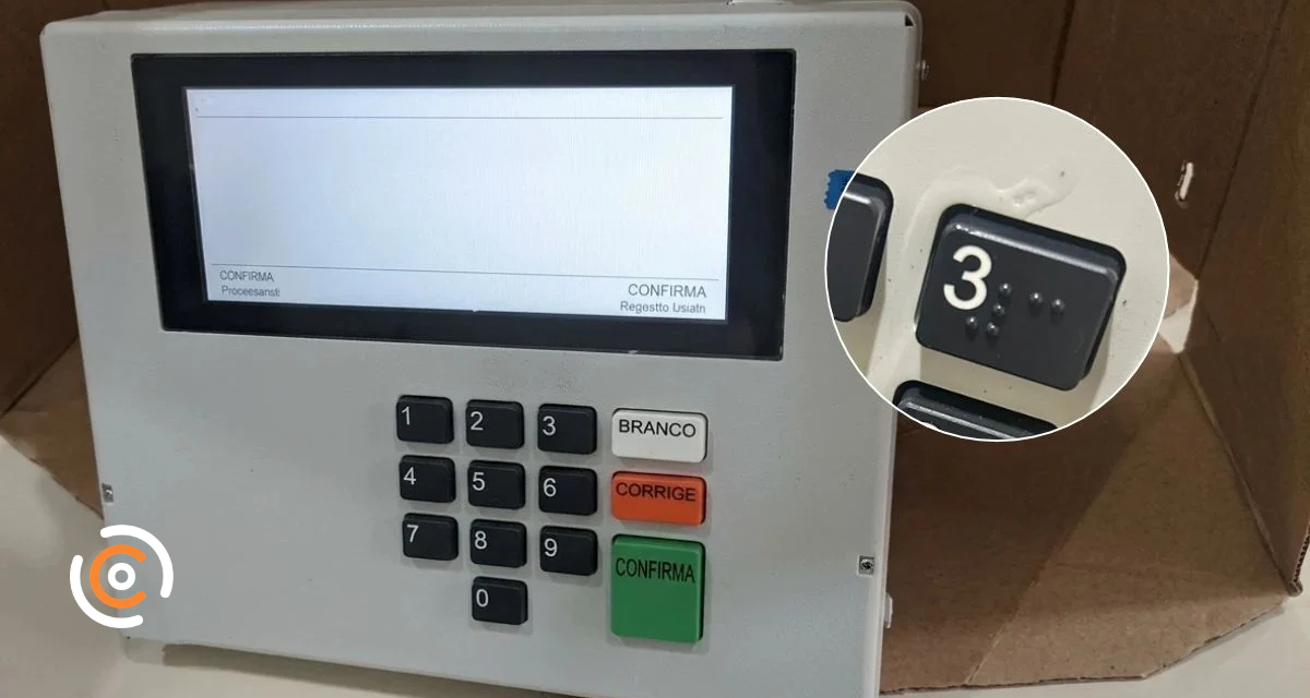 Homem cola teclas de urna eletrônica durante votação e é identificado após denúncia