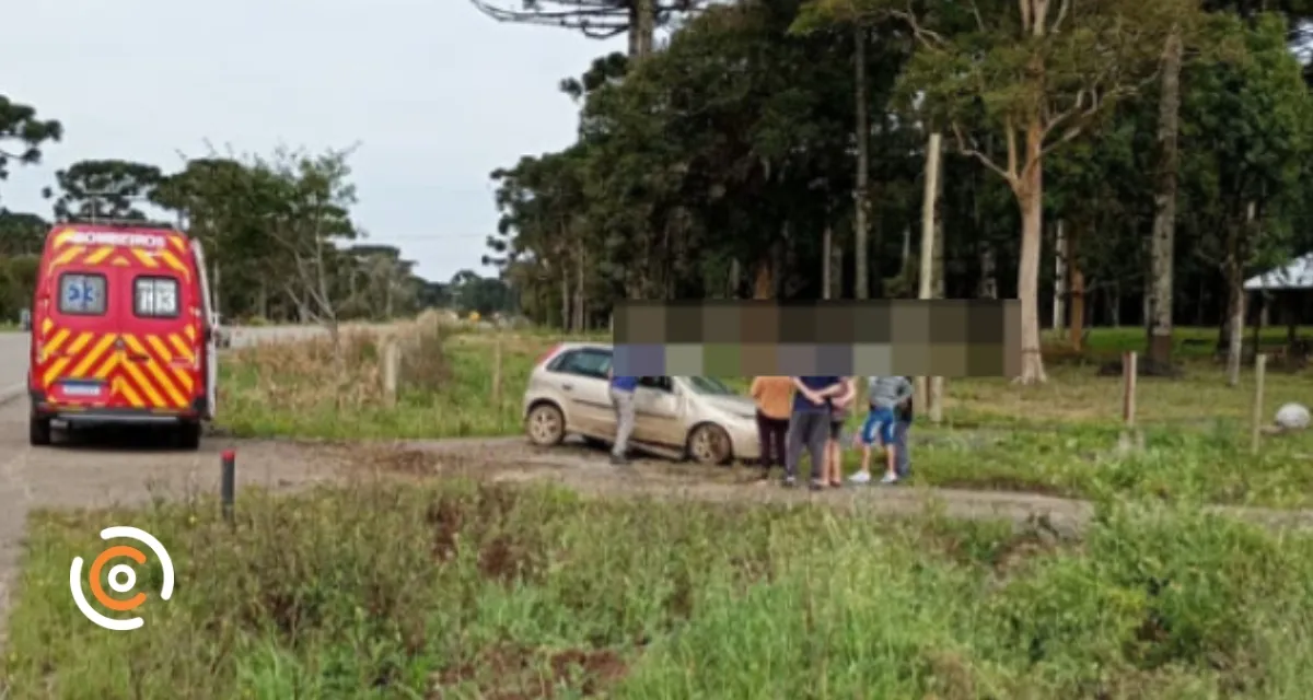 Carro sai da pista e capota na SC-477 em Rio Negrinho