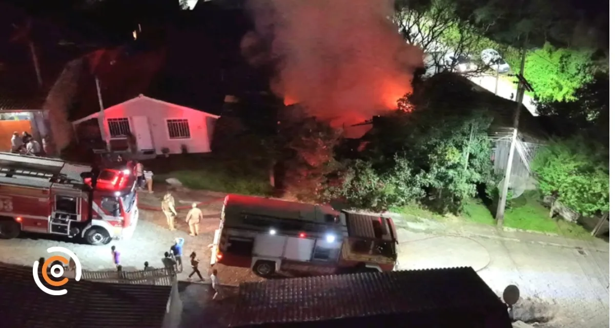 Incêndio destrói residência e deixa uma pessoa morta em Porto União