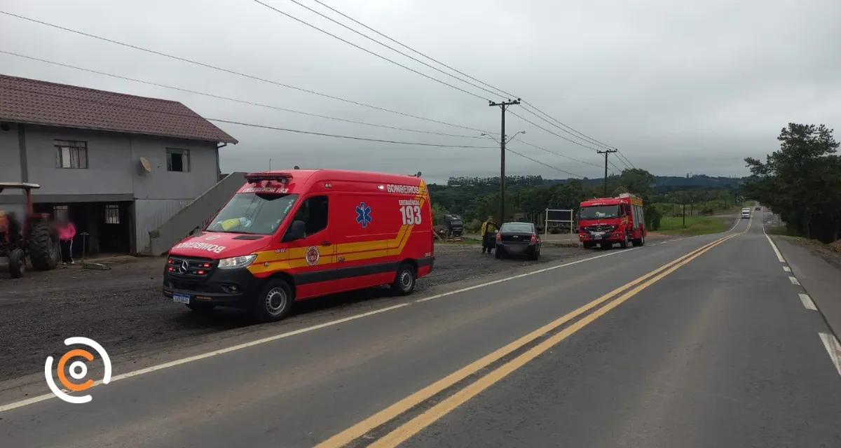 Acidente entre dois carros deixa idoso ferido na BR-280 em Canoinhas