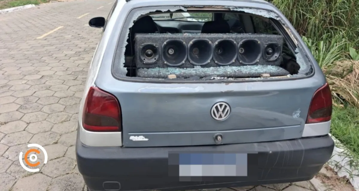 Carro é vandalizado no pátio de residência após briga em Itaiópolis