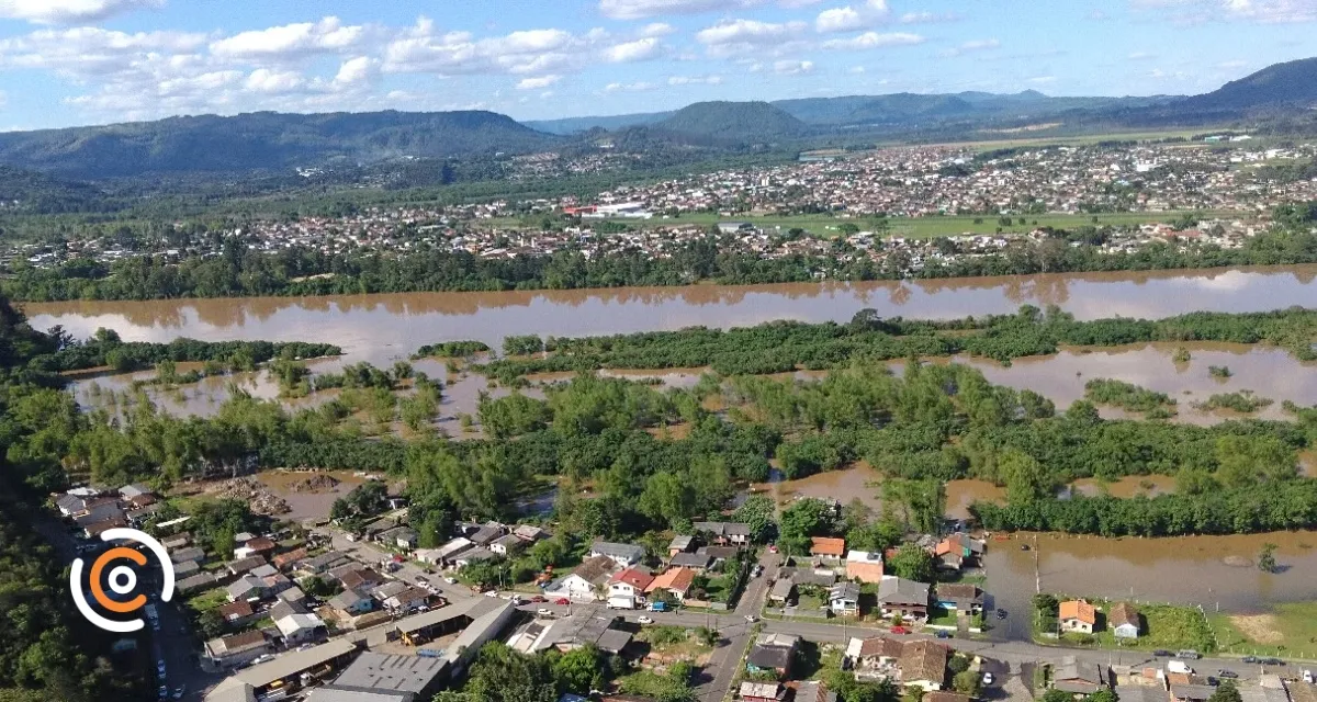 Porto União decreta emergência após Rio Iguaçu passar de seis metros e desabrigar centenas de pessoas