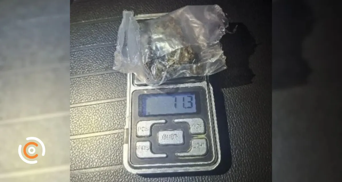 Jovem de 19 anos é abordado pela PM após tentar dispensar maconha em Mafra