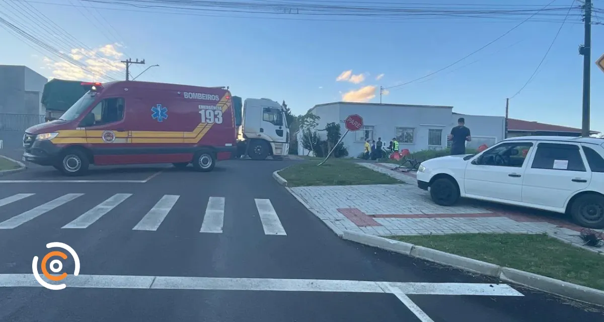 Homem fica ferido após colisão entre carro e caminhão em Canoinhas