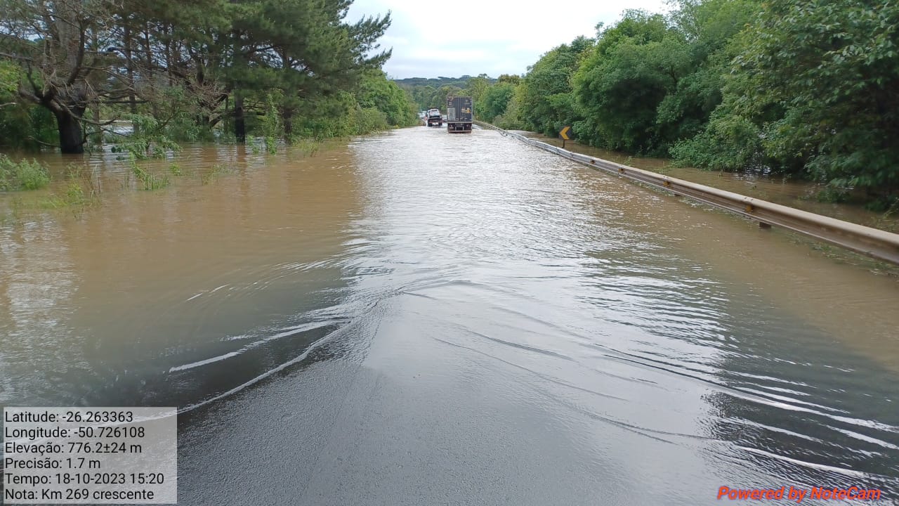 BR 280 segue totalmente bloqueada no Km 269 em Irineópolis » Rádio Colmeia